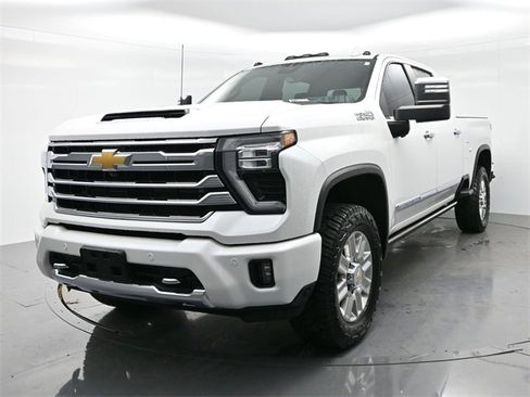 Used 2024 Chevrolet Silverado 2500 High Country w/ High Country Premium Package image 3