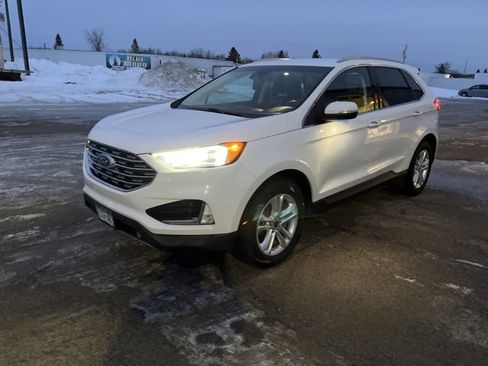 Used 2019 Ford Edge SEL w/ Cold Weather Package image 3