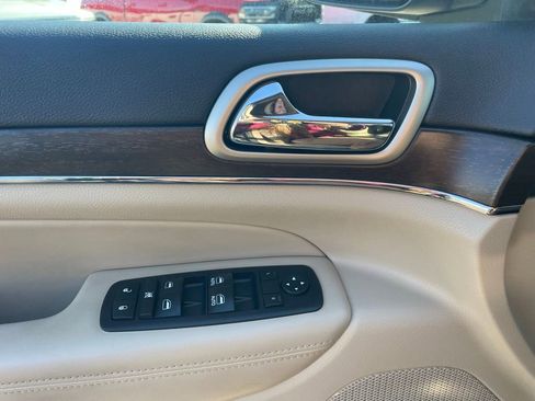Used 2017 Jeep Grand Cherokee Limited w/ Luxury Group II image 31