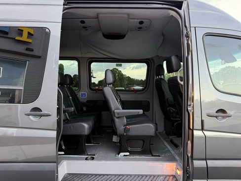 Used 2018 Mercedes-Benz Sprinter 2500 image 16