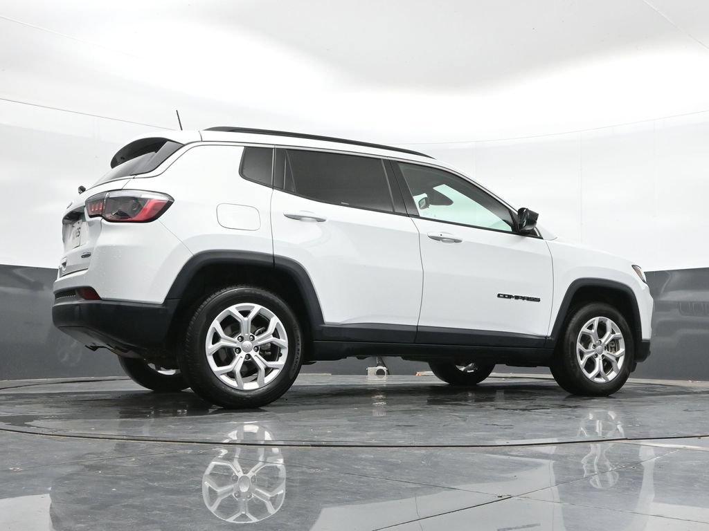 Used 2024 Jeep Compass Latitude AWD/4WD image 37