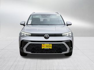 Used 2025 Volkswagen Taos SE w/ Black Wheel Package FWD video 2