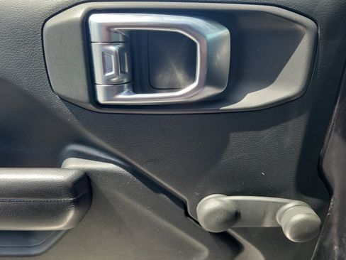 Used 2018 Jeep Wrangler Unlimited Sport AWD/4WD image 22