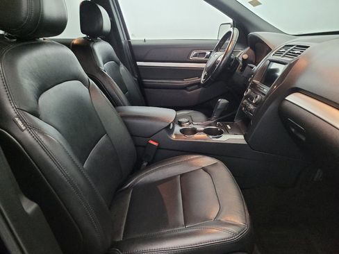 Used 2017 Ford Explorer XLT w/ Equipment Group 202A image 21