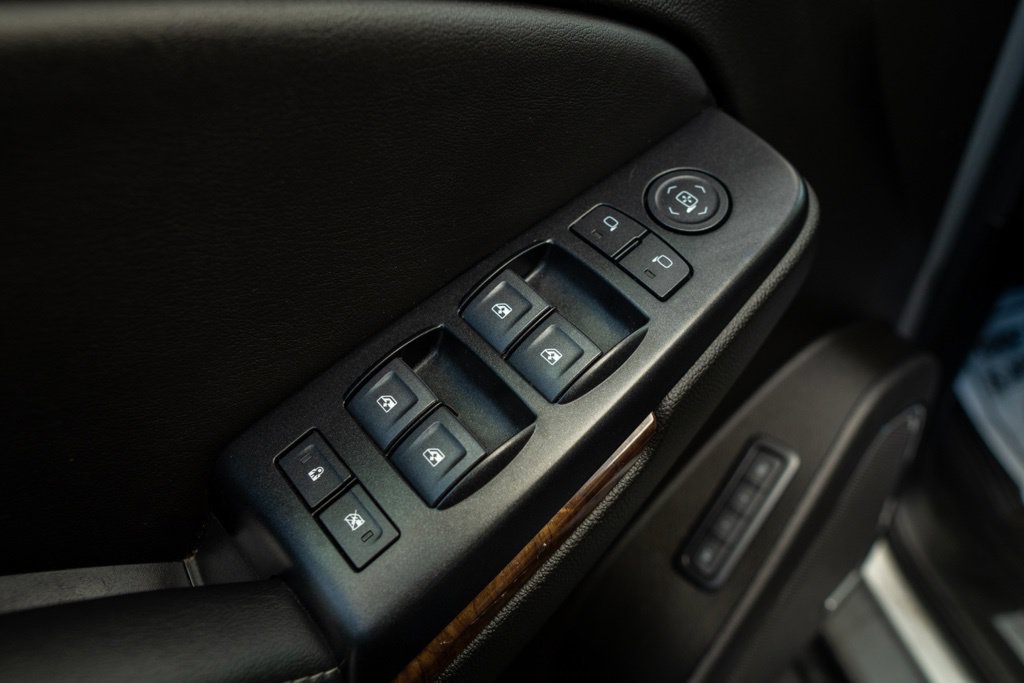 Used 2020 Chevrolet Suburban LT AWD/4WD image 17