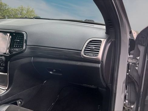 Used 2020 Jeep Grand Cherokee Altitude AWD/4WD image 26