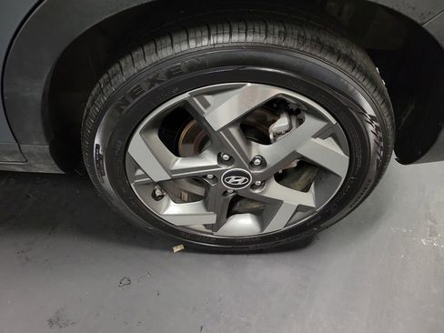 Used 2025 Hyundai Venue SEL FWD image 10