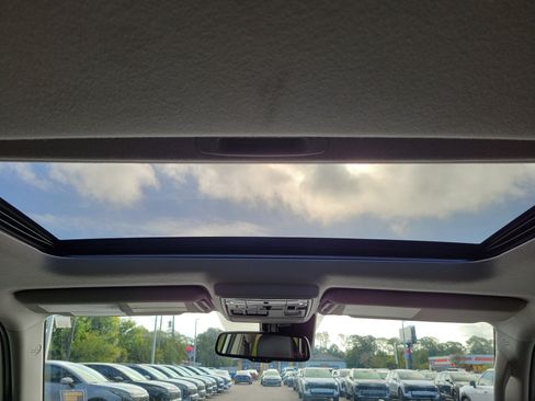 Used 2023 Toyota 4Runner SR5 Premium w/ Moonroof Package RWD image 19