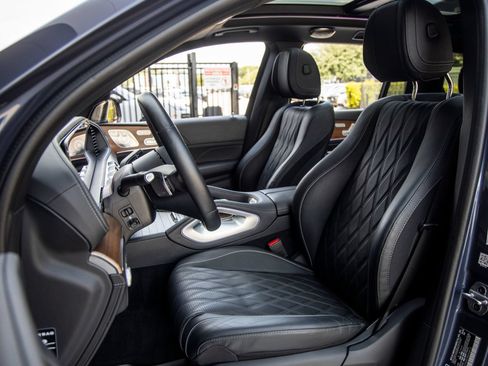Used 2024 Mercedes-Benz Maybach GLS 600 4MATIC image 30