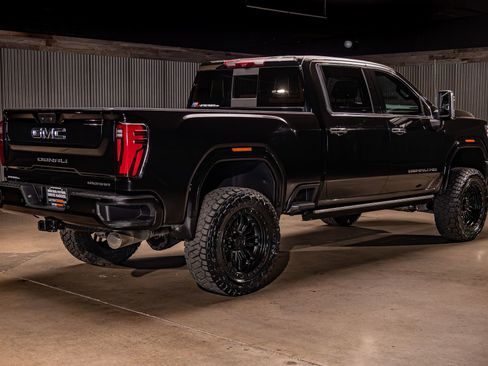 Used 2025 GMC Sierra 3500 Denali Ultimate image 10