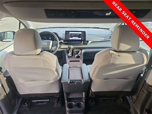 Used 2022 Toyota Sienna LE image 20