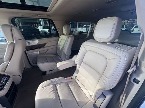 Used 2021 Lincoln Navigator L Reserve w/ Luxury Package image 23