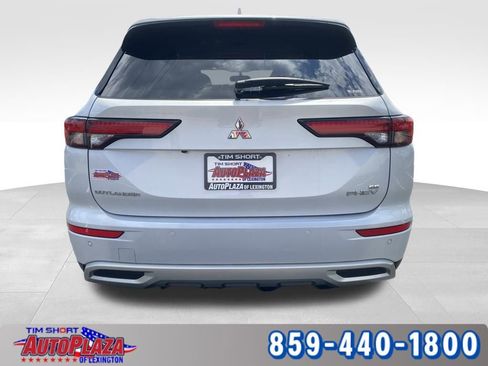 Used 2023 Mitsubishi Outlander SE image 8