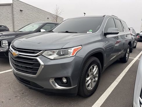 Used 2018 Chevrolet Traverse LT image 1