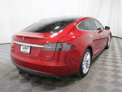 Used 2015 Tesla Model S 70 image 28