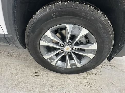 Used 2025 Chevrolet Equinox LT AWD/4WD image 9