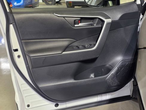 Used 2019 Toyota RAV4 XLE FWD image 20