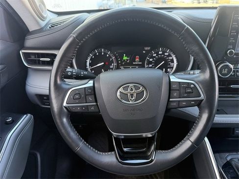 Used 2021 Toyota Highlander Limited image 12