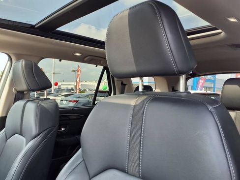 Used 2023 Honda Pilot Touring image 18