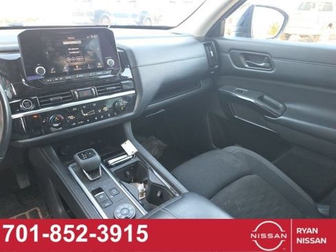 Used 2024 Nissan Pathfinder SV AWD/4WD image 12