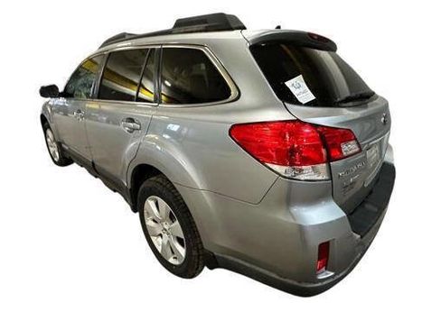 Used 2011 Subaru Outback 2.5i Limited w/ PWR Moonroof Pkg AWD/4WD image 3