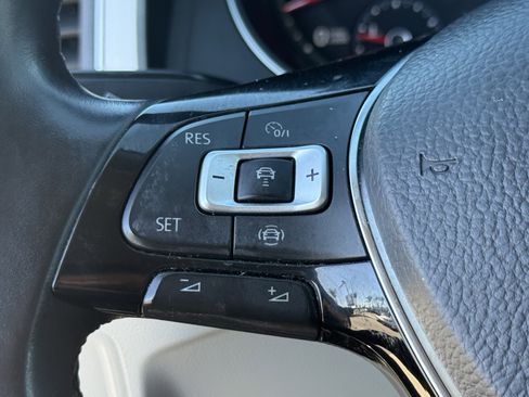 Used 2019 Volkswagen Atlas SE w/ Towing Package image 18