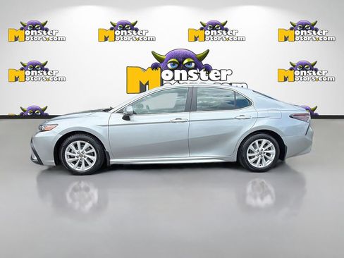 Used 2023 Toyota Camry SE FWD image 8