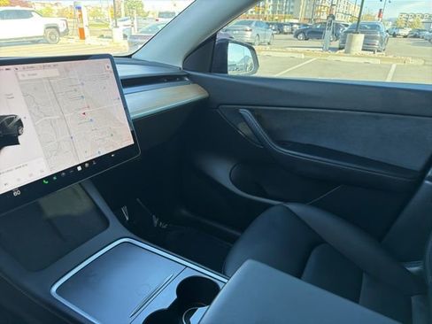 Used 2021 Tesla Model Y Long Range image 24