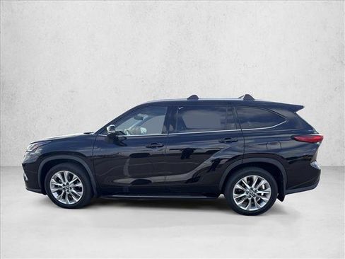 Certified 2021 Toyota Highlander Limited FWD image 9