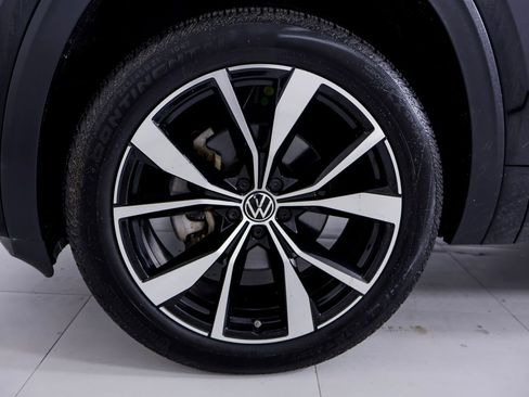 Used 2024 Volkswagen Atlas Cross Sport SEL Premium R-Line image 36