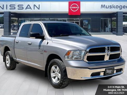 Used 2019 RAM 1500 Classic SLT w/ Luxury Group AWD/4WD image 1