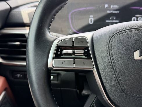 Used 2024 Kia Telluride EX w/ EX Captain's Chair Package FWD image 16