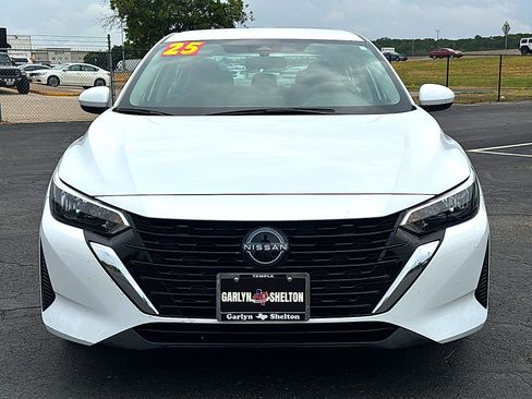 Used 2025 Nissan Sentra SV FWD image 11