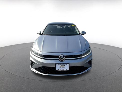 Used 2025 Volkswagen Jetta SE image 4