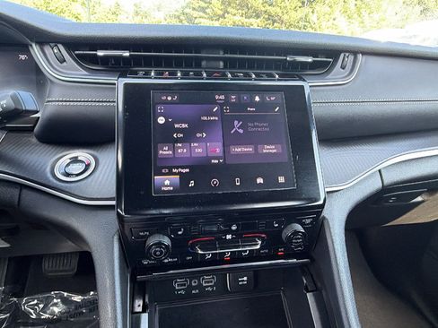 Used 2025 Jeep Grand Cherokee L Laredo w/ Luxury Tech Group I RWD image 31