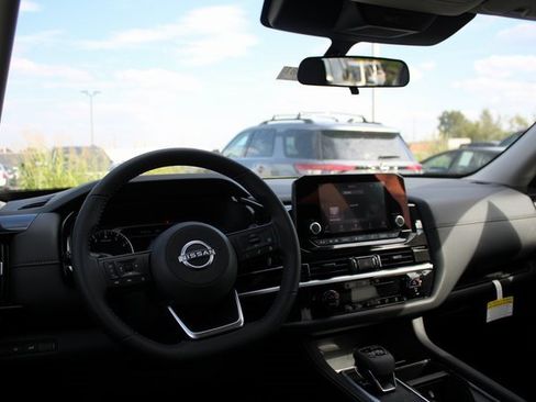 New 2025 Nissan Pathfinder SV w/ Black Appearance Package image 9