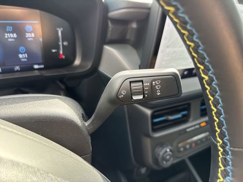 Used 2025 Ford Maverick Lobo image 58