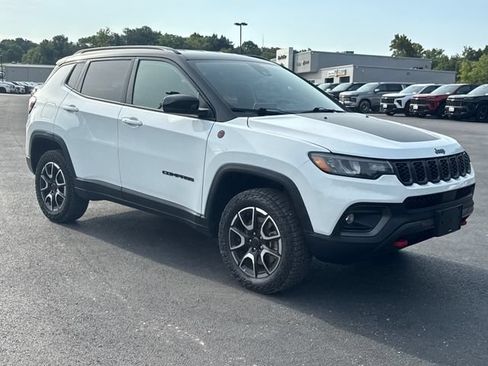 Used 2025 Jeep Compass Trailhawk w/ Trailer Tow Group AWD/4WD image 10