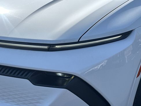 Certified 2025 Chevrolet Equinox EV LT w/ Convenience Package image 11