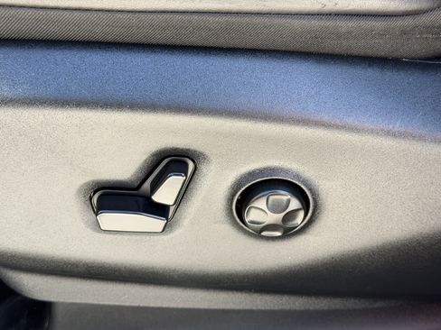 Used 2025 Chrysler Pacifica Limited FWD image 20