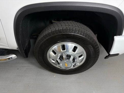 Used 2024 Chevrolet Silverado 3500 High Country w/ High Country Premium Package AWD/4WD image 12