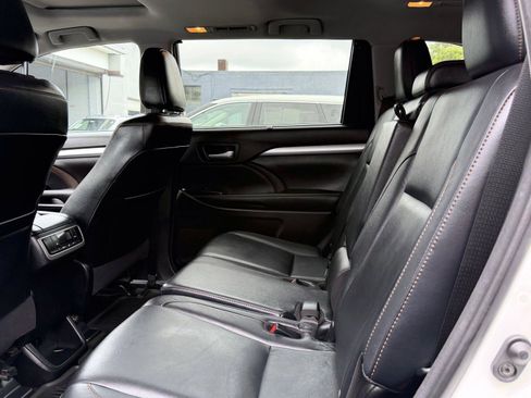 Used 2016 Toyota Highlander XLE AWD/4WD image 11
