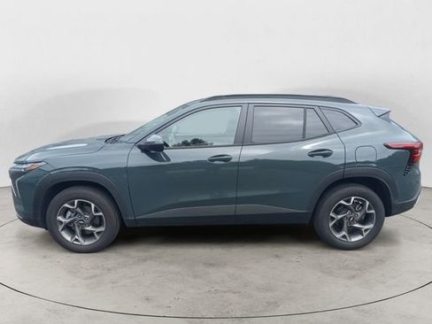 Certified 2026 Chevrolet Trax LT FWD image 2