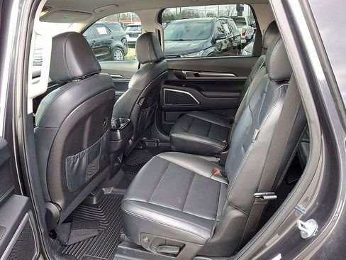 Used 2024 Kia Telluride S FWD image 8