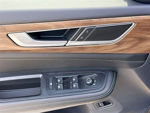 New 2025 Volkswagen Atlas SE image 17