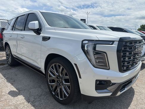 Used 2025 GMC Yukon Denali Ultimate AWD/4WD image 5