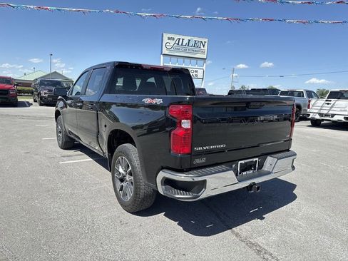 Used 2022 Chevrolet Silverado 1500 LT AWD/4WD image 12
