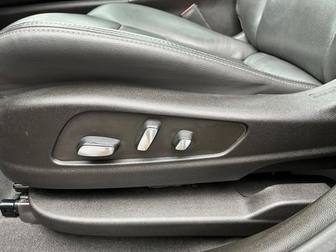 Used 2023 Cadillac XT6 Sport w/ Technology Package image 32