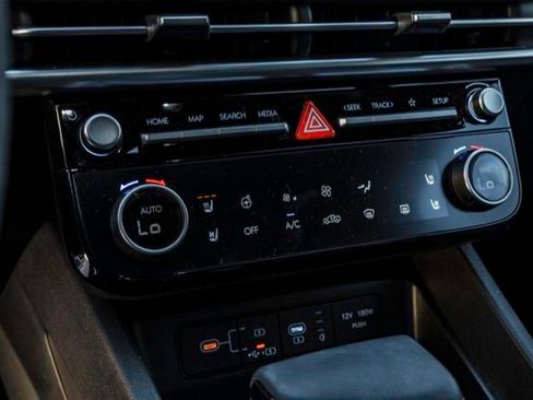 Certified 2025 Hyundai Santa Cruz Limited image 28