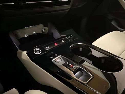 Used 2025 Audi Q6 e-tron Premium Plus w/ Premium Plus image 26